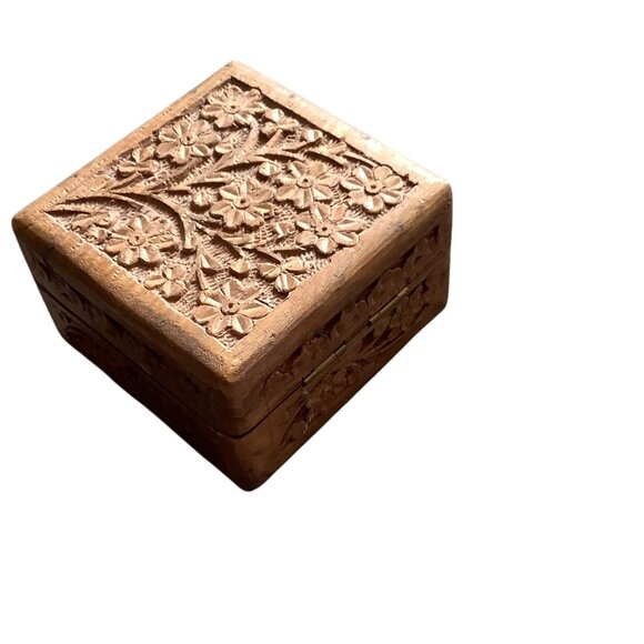 Vtg India Hand-Carved Wooden Jewelry Box Floral Design & Velvety Lining 4”x4” - Picture 2 of 7
